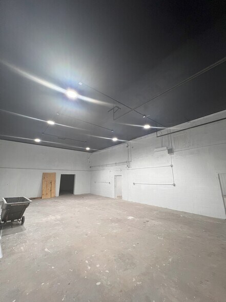 More Photos Of 21 Case Dr, Jackson Service For Lease