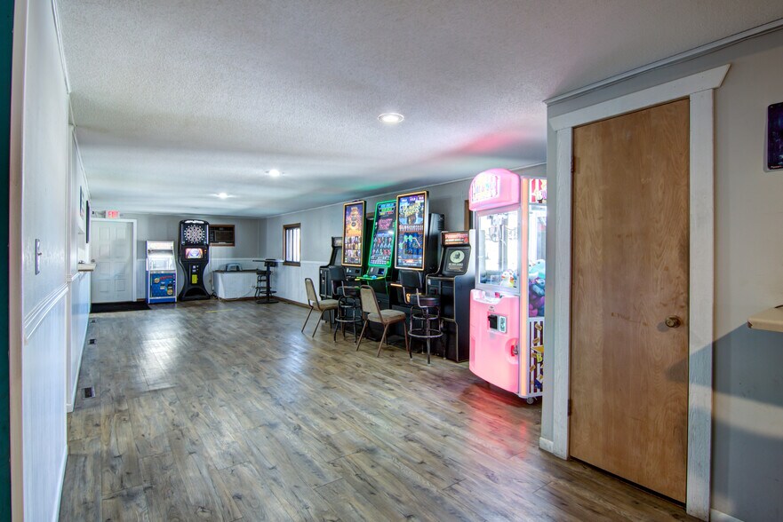 More Photos Of 115 Diamond St N, Ridgeland General Retail For Sale