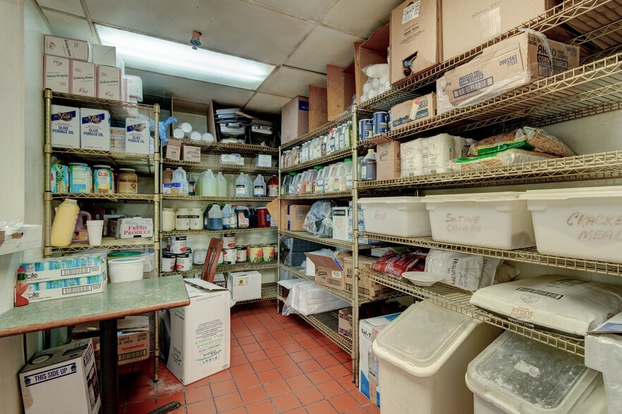 More Photos Of 1702 Park Hill Dr, Gainesville Restaurant For Sale