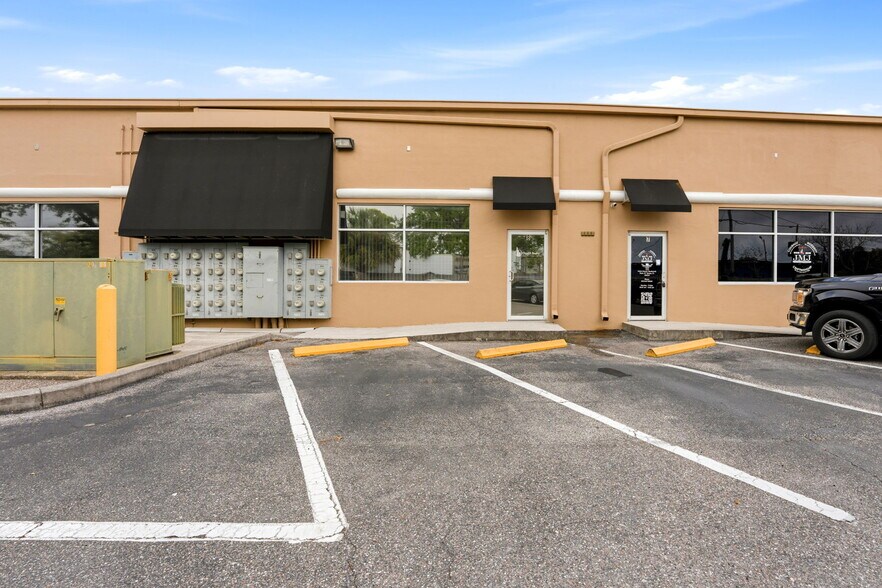 More Photos Of 5404 Hoover Blvd, Tampa Medical For Sale