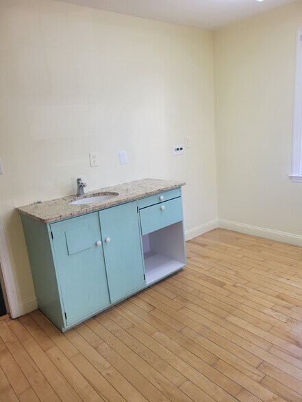 More Photos Of 201 Brookes Ave, Gaithersburg Office For Lease