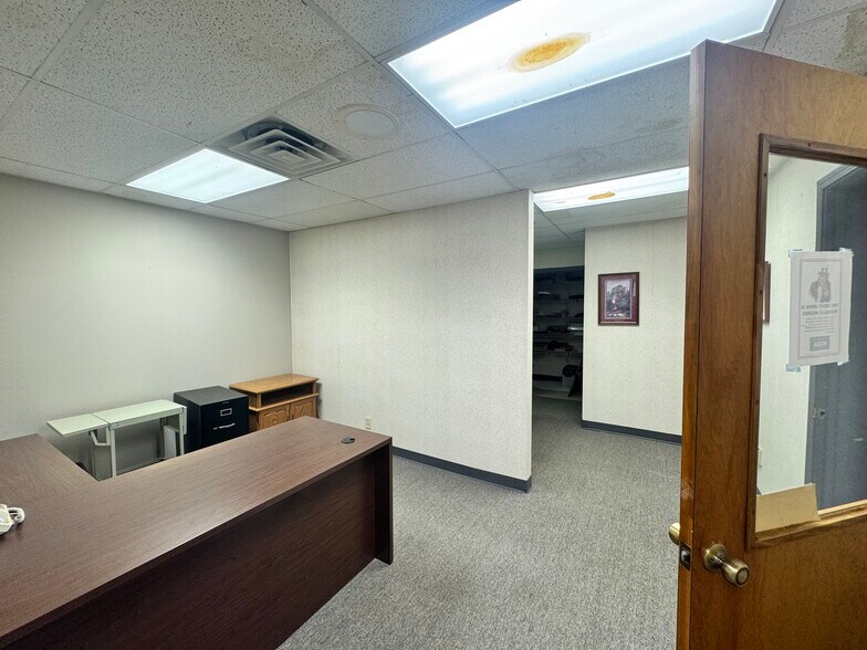 More Photos Of 525 E Hartman Rd, Anderson Medical For Sale