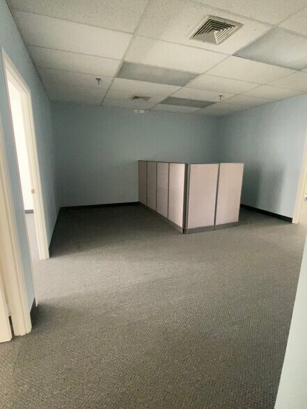 More Photos Of 22636 Glenn Dr, Sterling Medical For Lease