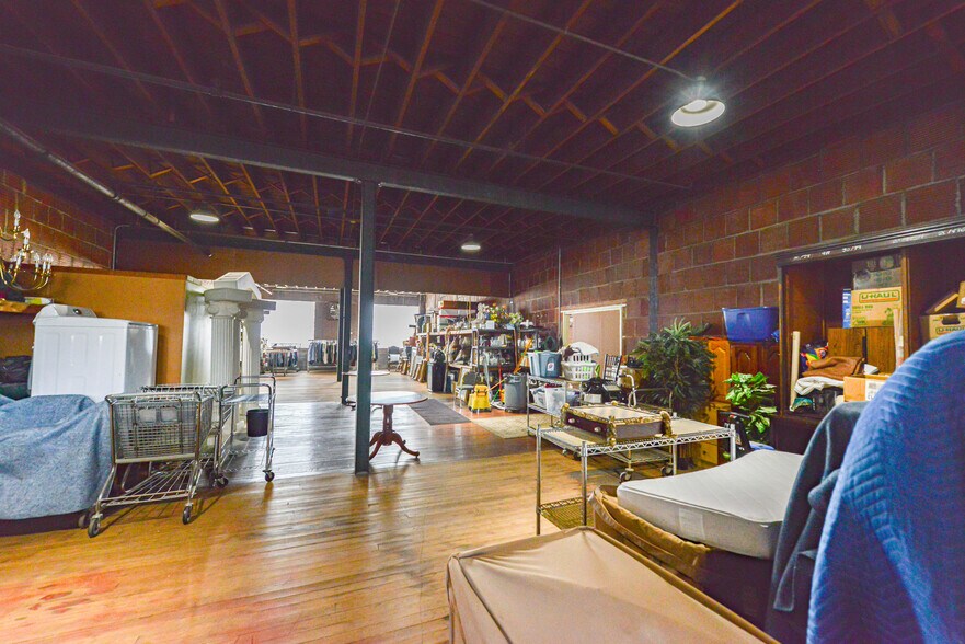 More Photos Of 2734 Lasalle St, Saint Louis Showroom For Sale