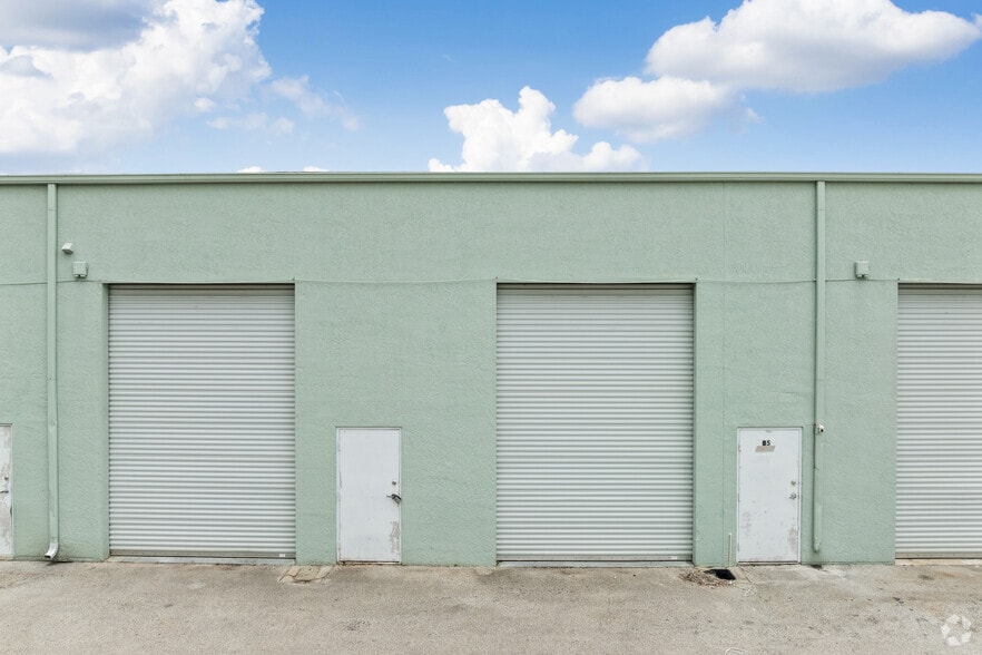 More Photos Of 2155 NW Settle Ave, Port Saint Lucie Warehouse For Lease