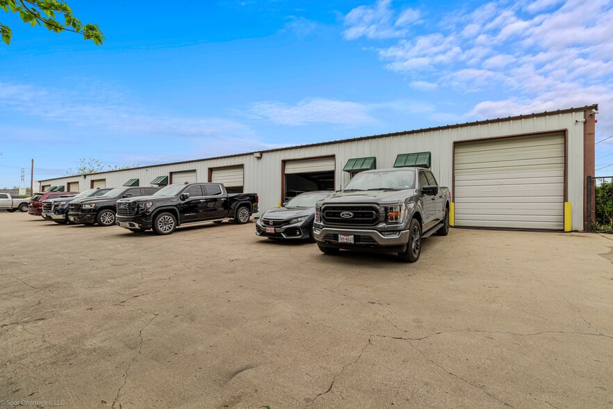 More Photos Of 5012 Kaltenbrun Rd, Fort Worth Warehouse For Lease