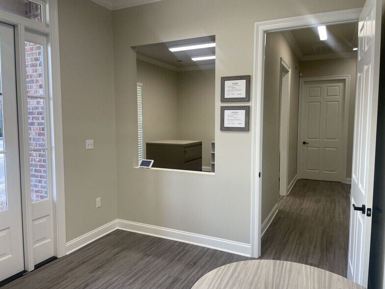 More Photos Of 1201 S Purpera Ave, Gonzales Office For Lease