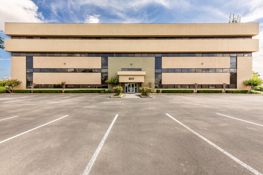 More Photos Of 8317 Cross Park Dr, Austin Office For Sale