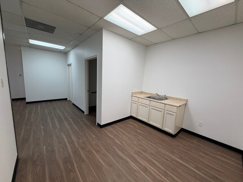 More Photos Of 1771 Upland Dr, Houston Unknown For Lease