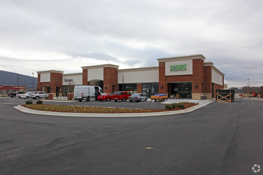 More Photos Of 2750 Carl T Jones Dr SE, Huntsville Unknown For Lease