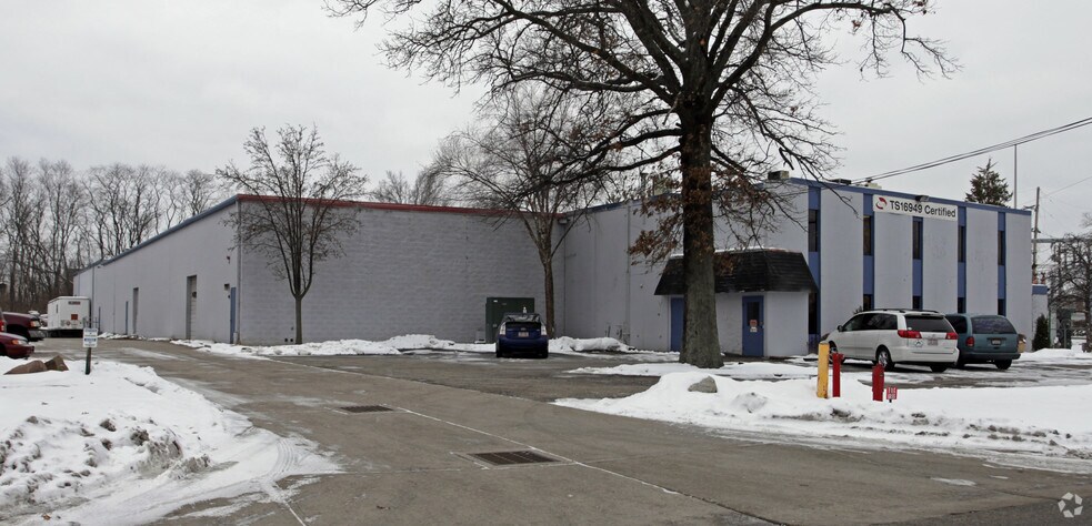 More Photos Of 6855 Cornell Rd, Blue Ash Manufacturing For Lease