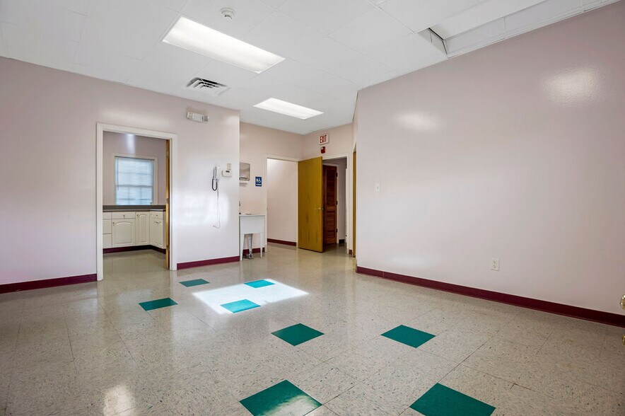 More Photos Of 43 Office Park Dr, Jacksonville Medical For Lease