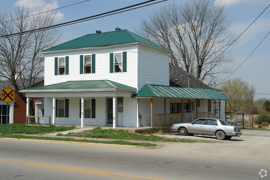 More Photos Of 221 Woodford St, Lawrenceburg Office For Sale