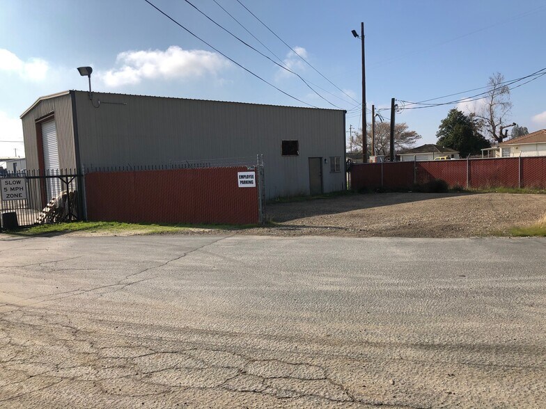 More Photos Of 18059 Rosedale Hwy, Bakersfield Warehouse For Lease