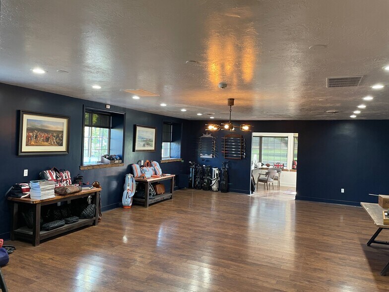 More Photos Of 62 S Main St, Alpine Freestanding For Lease