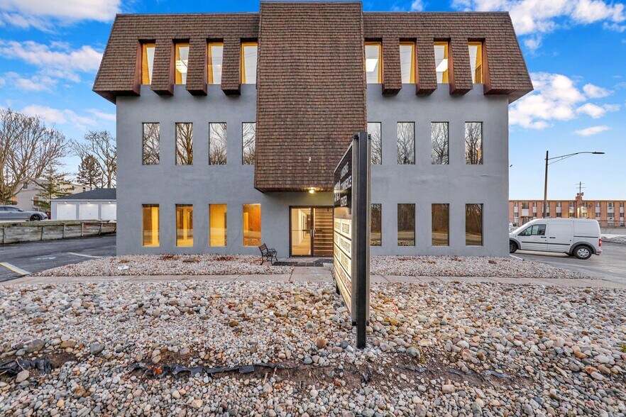 More Photos Of 3721 W Michigan Ave, Lansing Office For Lease