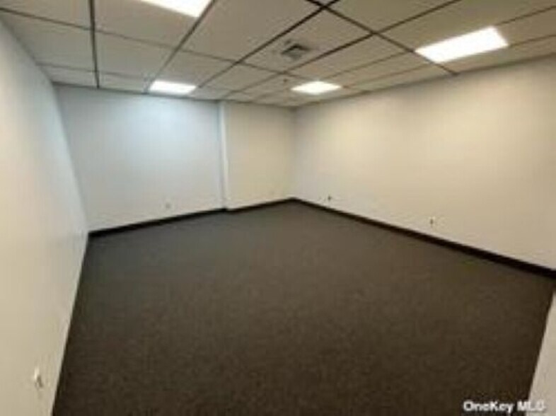 More Photos Of 66-00 Long Island Expy, Maspeth Office For Lease