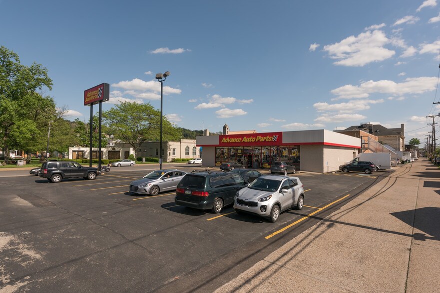 Primary Photo Of 1025 Merchant St, Ambridge Freestanding For Sale