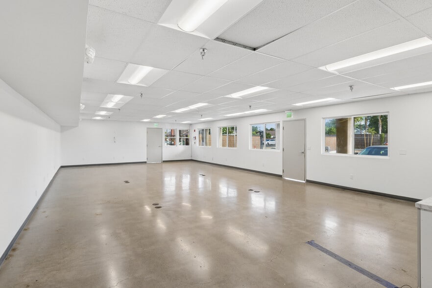 More Photos Of 11185 Roswell Ave, Pomona Warehouse For Lease