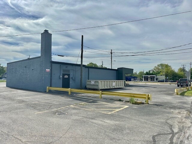 More Photos Of 38459 Lake Shore Blvd, Willoughby Freestanding For Sale