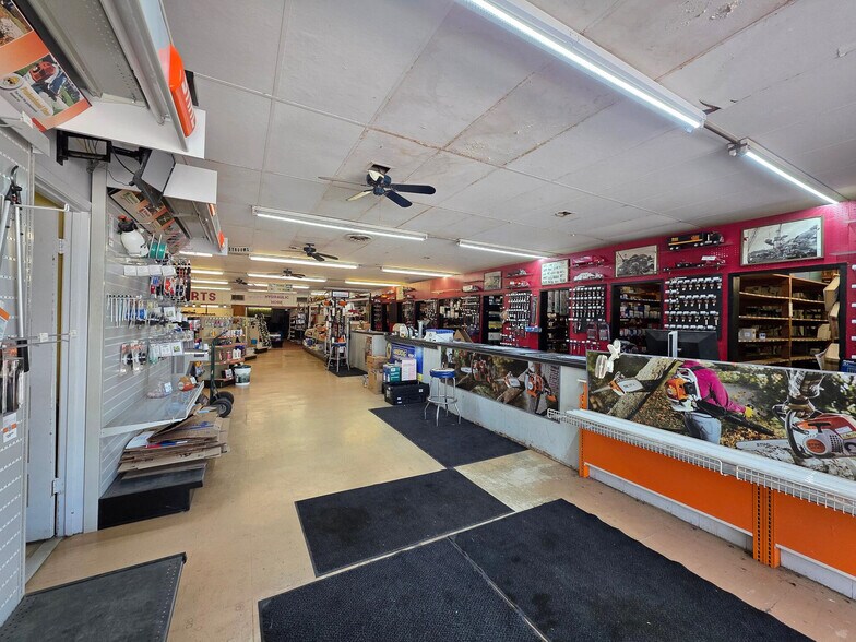 More Photos Of 1440 Gulfway Dr, Winnie Showroom For Sale