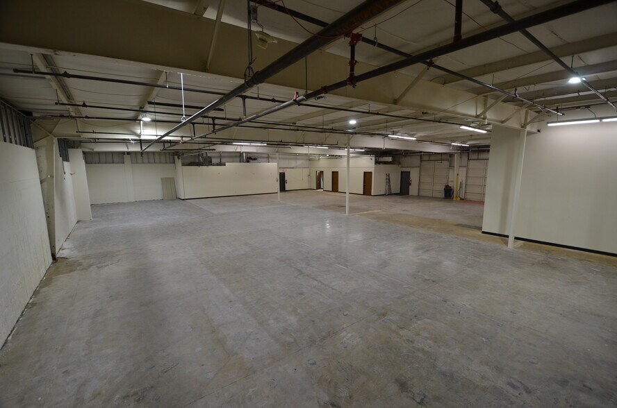 More Photos Of 4000 Brownsboro Rd, Winston-Salem Light Manufacturing For Lease