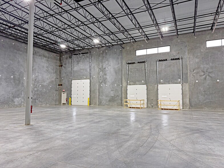 More Photos Of 100 Commerce Center Dr, Collinsville Light Distribution For Lease