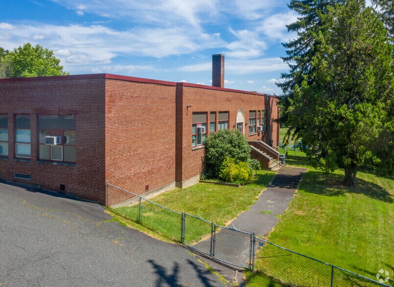 More Photos Of 3000 Main St, Green Lane Daycare Center For Lease