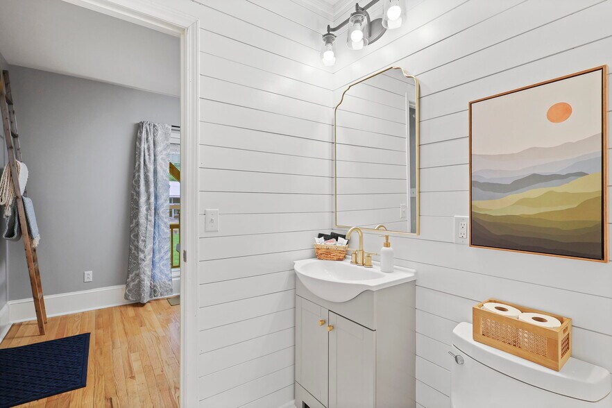 More Photos Of 100 S Railroad Ave, Damascus Apartments For Sale