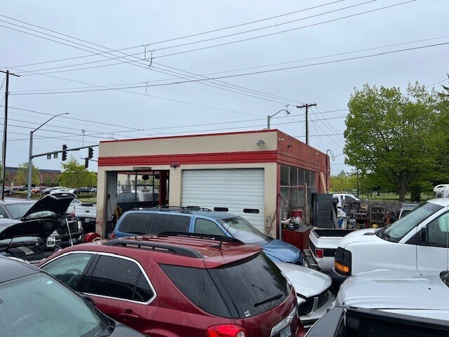 More Photos Of 2903 Center St NE, Salem Auto Repair For Sale