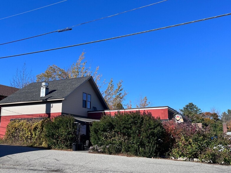 More Photos Of 18 Village Green Way, Southwest Harbor Restaurant For Lease