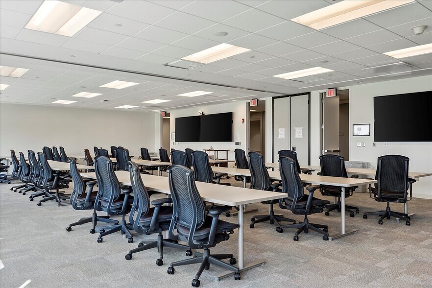 More Photos Of 3051 Hollis Dr, Springfield Office For Lease
