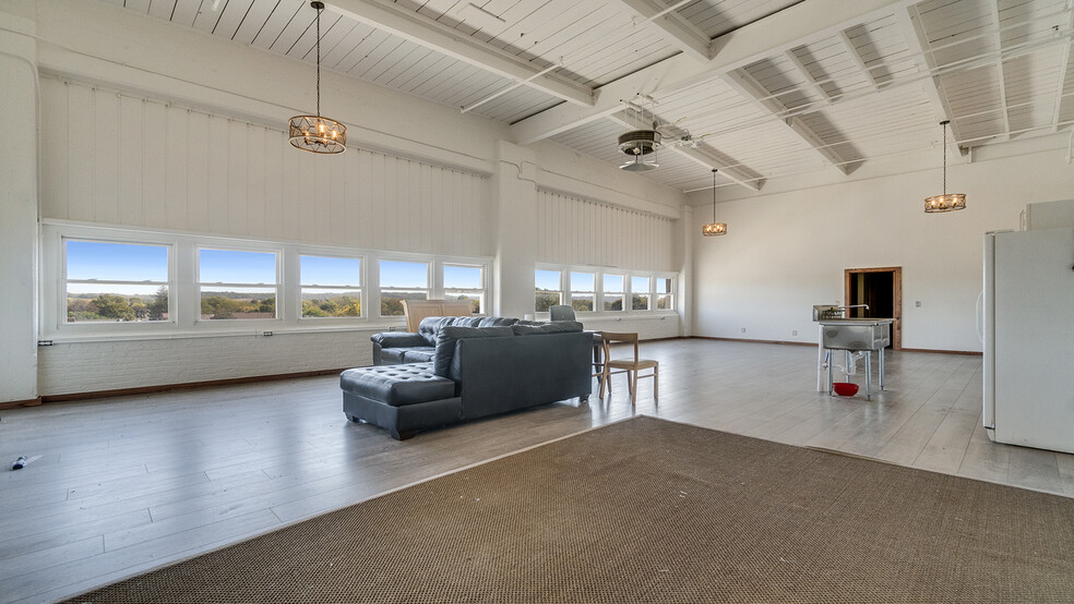 More Photos Of 101 N Washington St, Hanover Warehouse For Lease