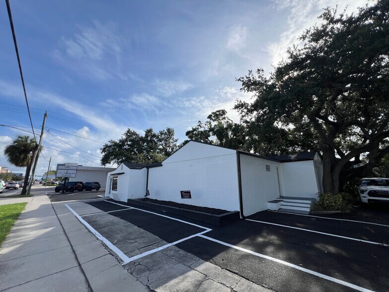 More Photos Of 512 S Dale Mabry Hwy, Tampa Medical For Lease