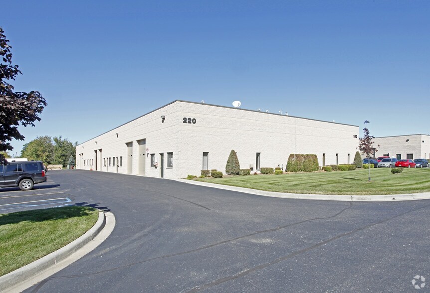 More Photos Of 40 Engelwood Dr, Lake Orion Unknown For Lease