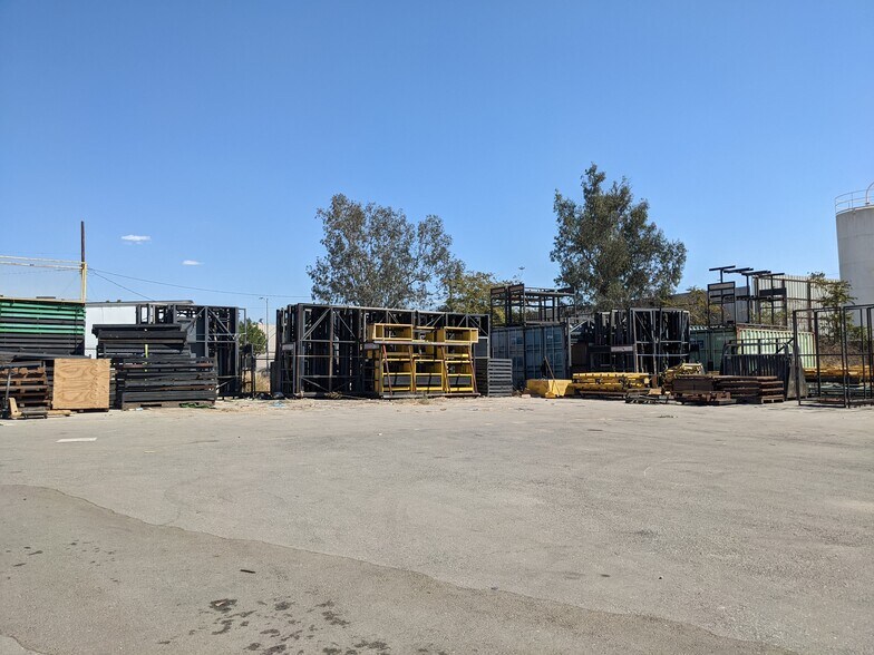 More Photos Of 12400 Montague St, Pacoima Warehouse For Lease