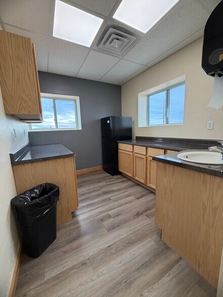 More Photos Of 2114 24th Ave SE, Watford City Warehouse For Sale