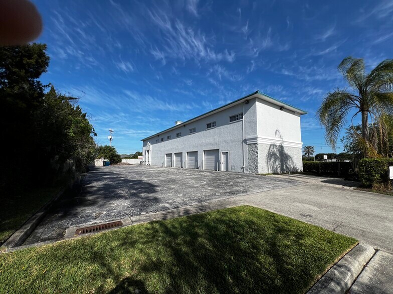 More Photos Of 1001 State Route 590, Oldsmar Warehouse For Lease