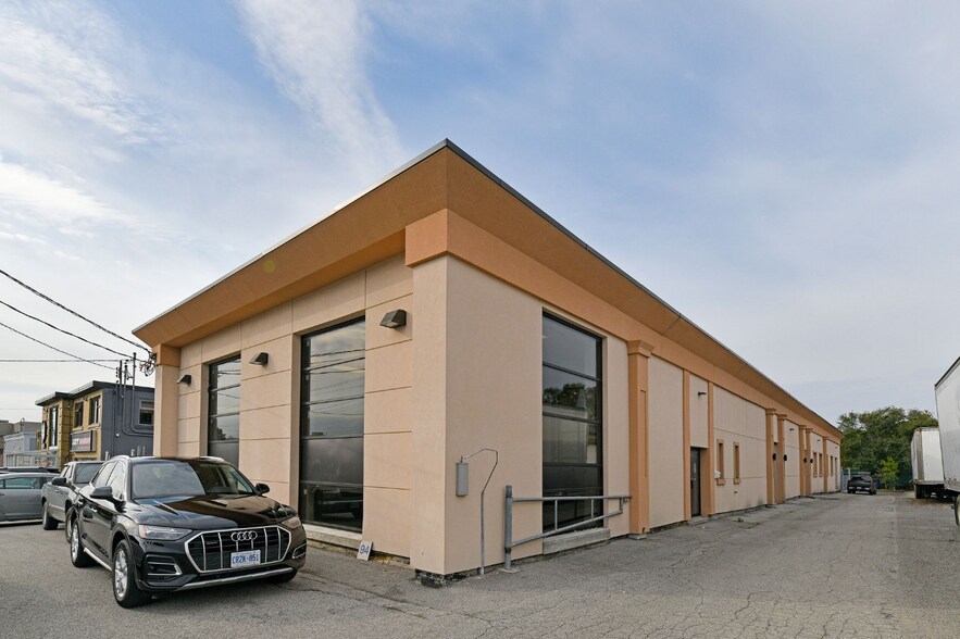 More Photos Of 94 Crockford Blvd, Toronto Warehouse For Lease
