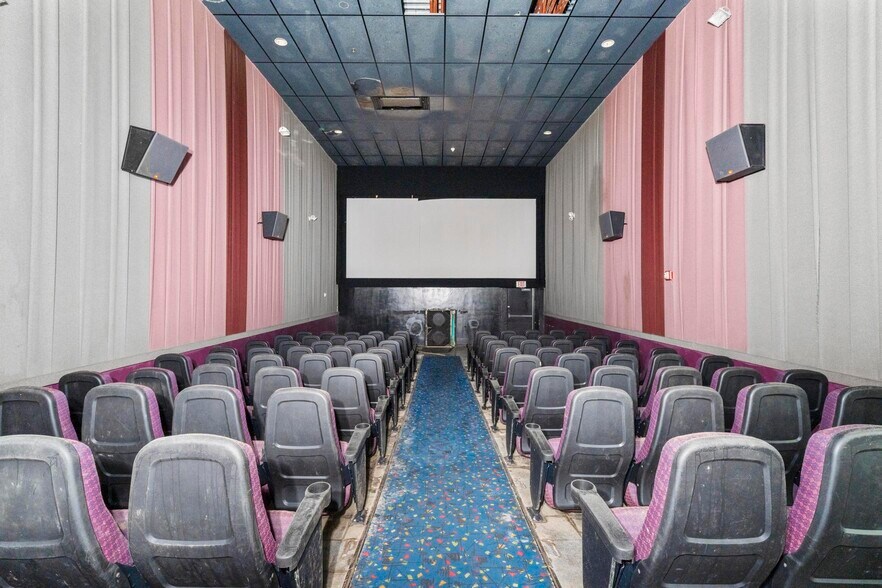 More Photos Of 814-850- Derby Ave, Seymour Unknown For Lease