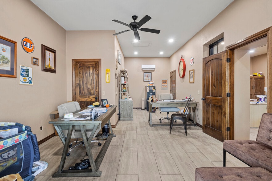 More Photos Of 312 Main St, Weatherford Land For Sale