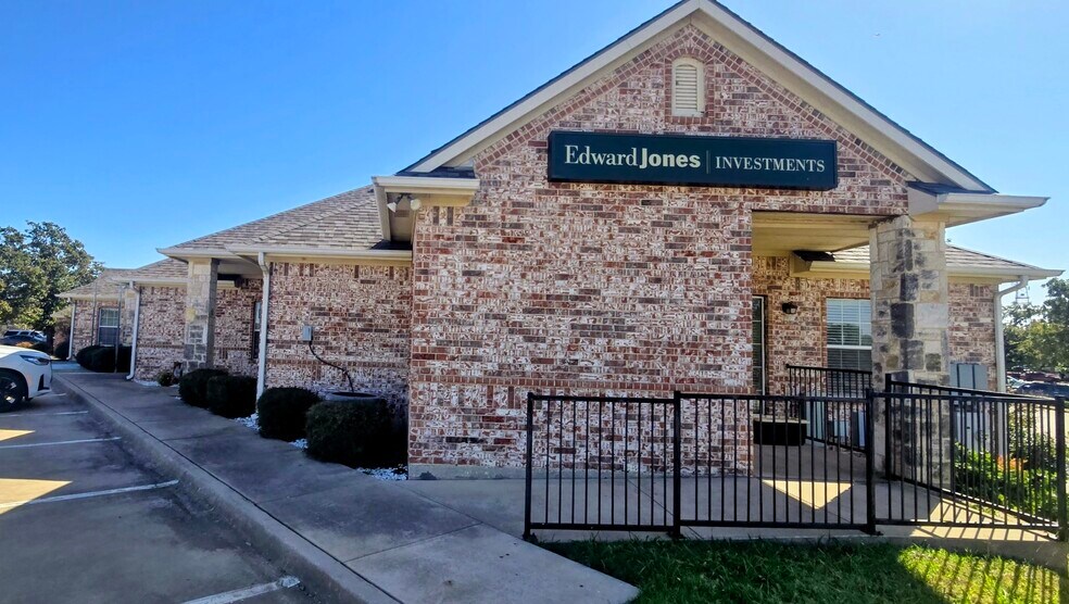 More Photos Of 1205 Bent Oaks Ct, Denton Office For Sale