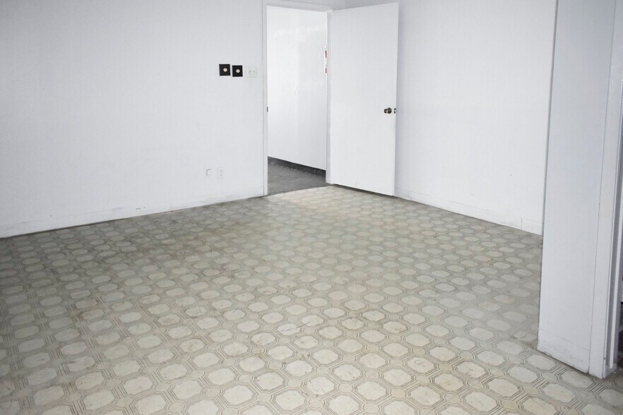 More Photos Of 3330 Hillcroft Ave, Houston Unknown For Lease