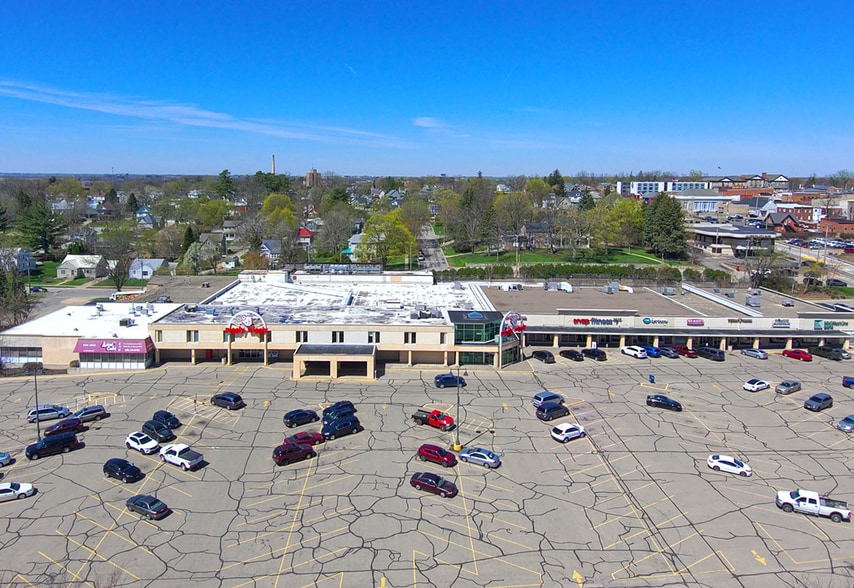 Primary Photo Of 130-300 McGregor Plz, Platteville Storefront For Sale