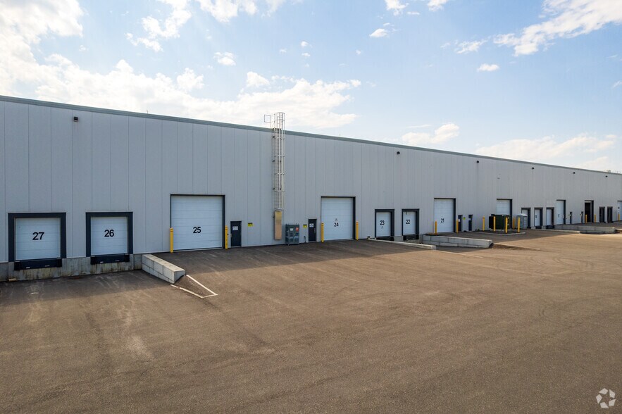 More Photos Of 960-1000 Rue Parent, St-Bruno-de-Montarville Distribution For Lease