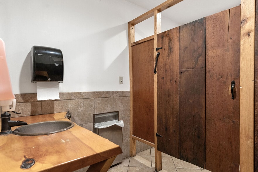 More Photos Of 552 Main St, Apalachin General Retail For Sale