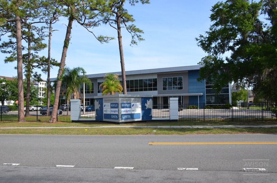More Photos Of 665 W Warren Ave, Longwood Office For Lease