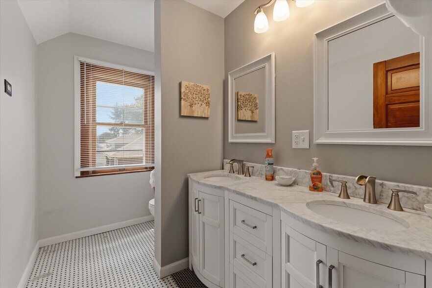 More Photos Of 1028 E Colfax Ave, South Bend Office For Sale