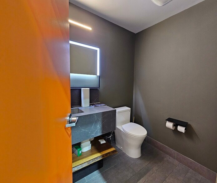 More Photos Of 104 E Speed Way, Pontiac Parking Garage For Sale