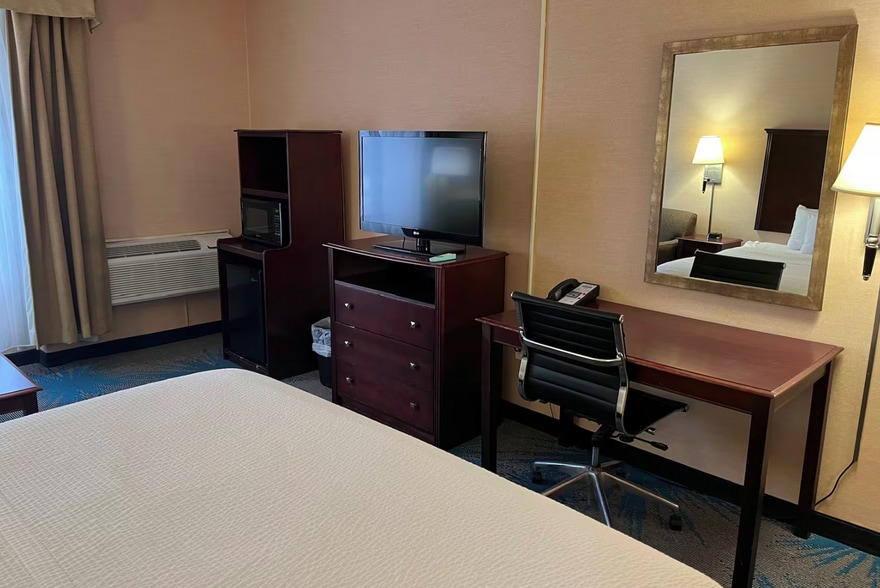 More Photos Of 2211 London Rd, Duluth Hotel For Sale